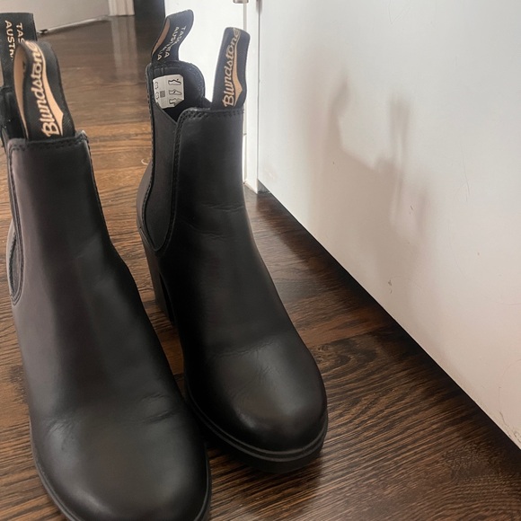 Women’s Blundstone boots (black, size 6.5, #2365, 3” heel) - Picture 6 of 9